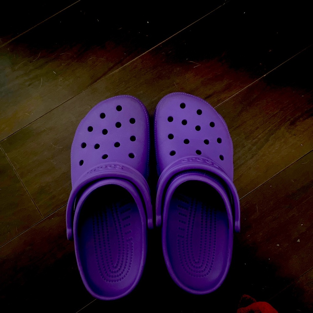 crocs purple women’s 8      Pickup only